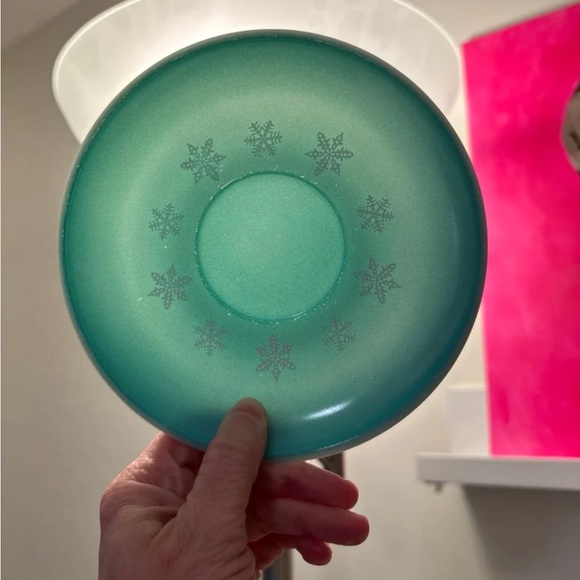 Pyrex JAJ Gaiety Turquoise Snowflake Sauce Boat & Stand - Picture 9 of 9